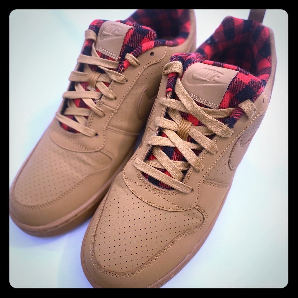 Nike tennis shoes